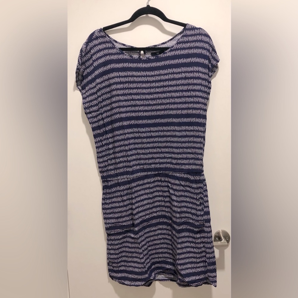GAP women’s dress in navy with purple flower pattern - with pockets, size small